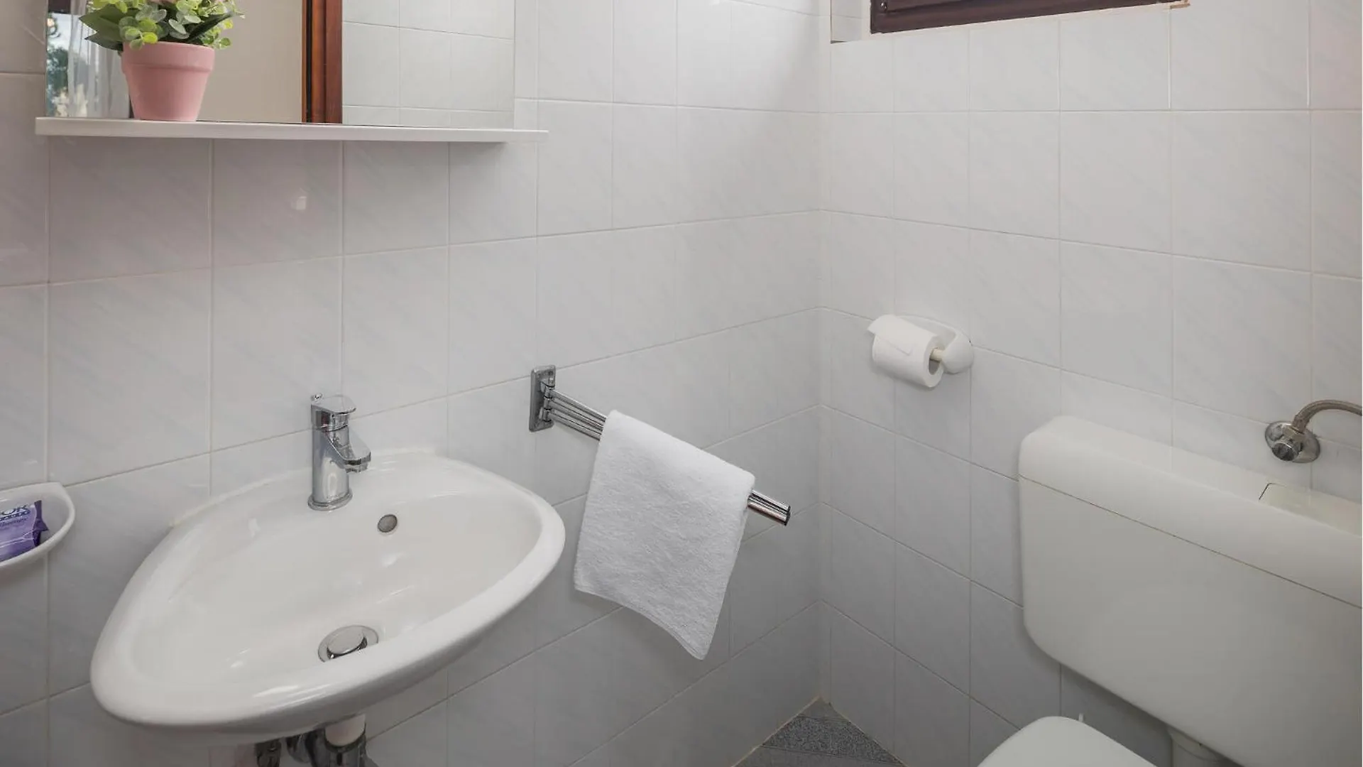 Lovely Apartment In Kastelir With Wifi