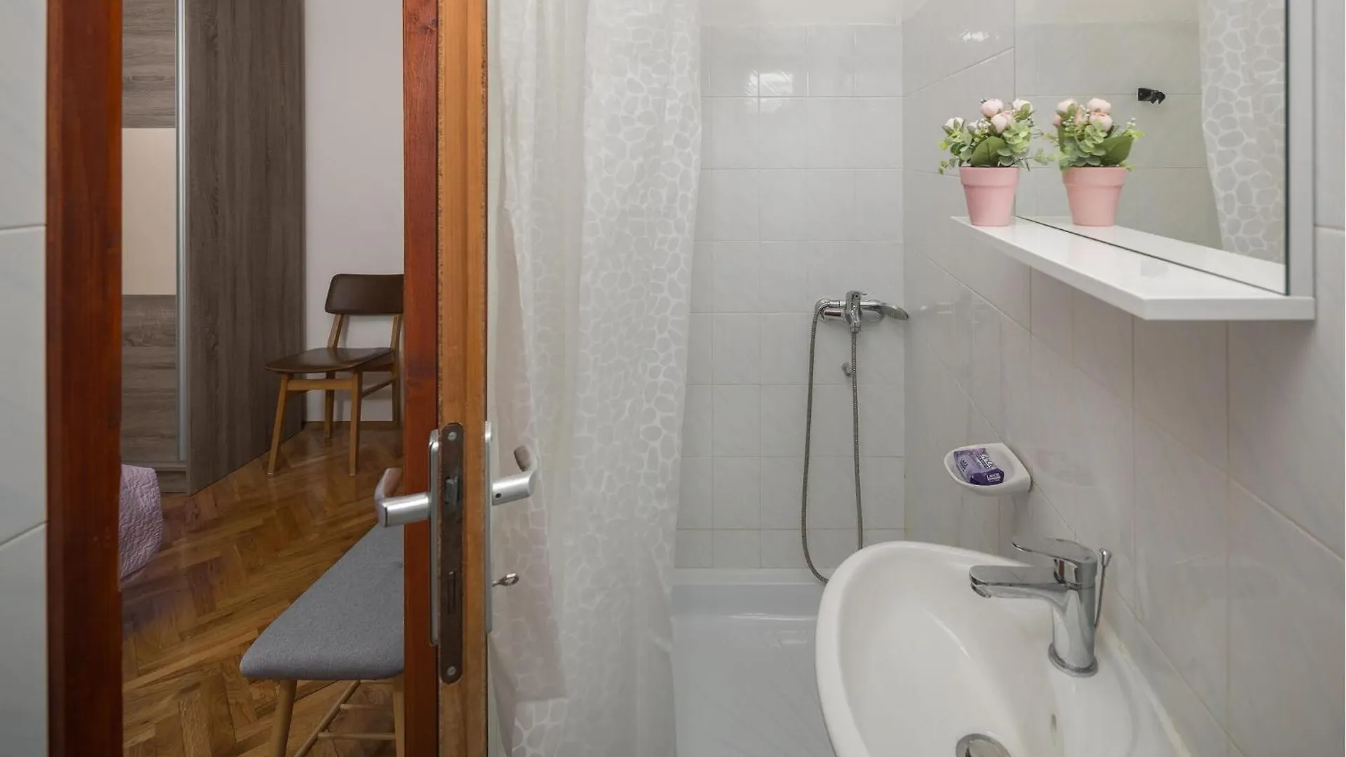 Lovely Apartment In Kastelir With Wifi 0*,